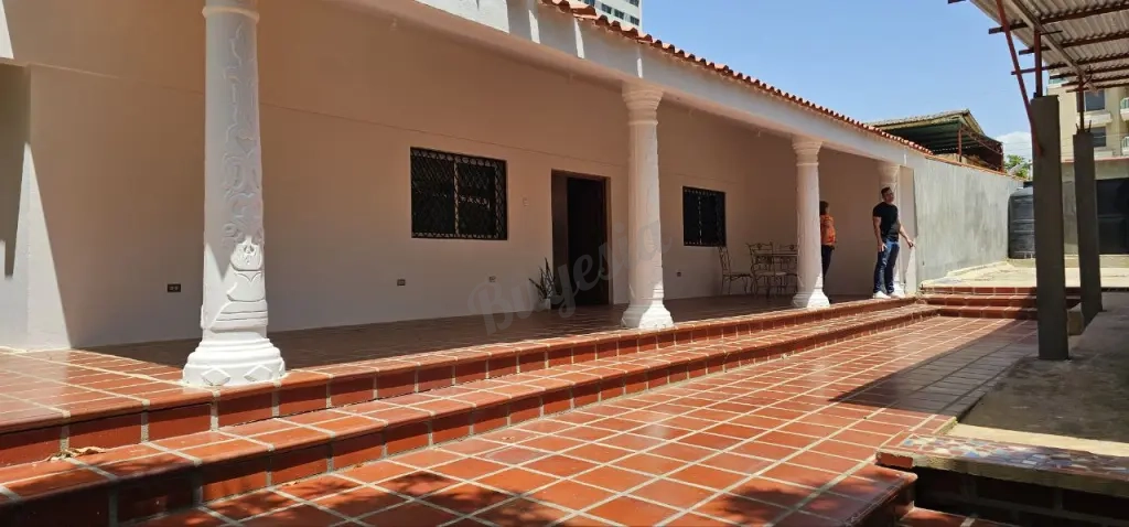 En venta o Alquiler de 2 casas, Sector La Lago, Maracaibo.