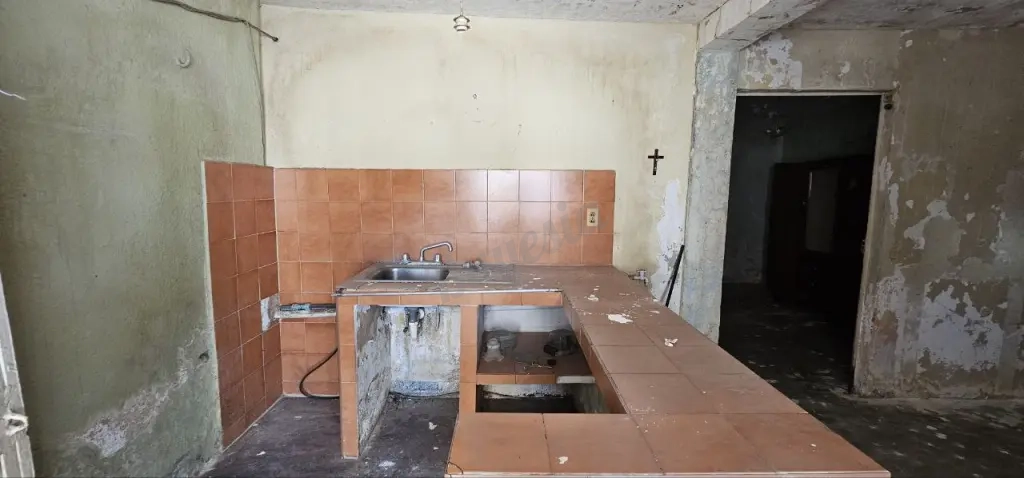 SE VENDE 2 CASAS DIVIDIDAS, PARROQUIA COQUIVACOA, PARA REMODELAR, MARACAIBO.