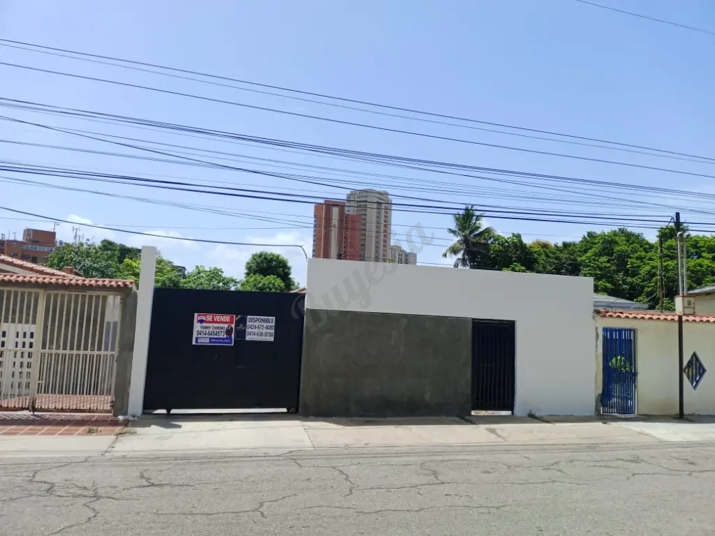 En venta o Alquiler de 2 casas, Sector La Lago, Maracaibo.