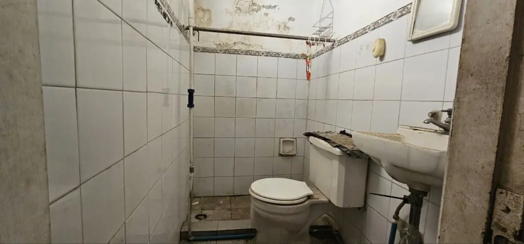 SE VENDE 2 CASAS DIVIDIDAS, PARROQUIA COQUIVACOA, PARA REMODELAR, MARACAIBO.