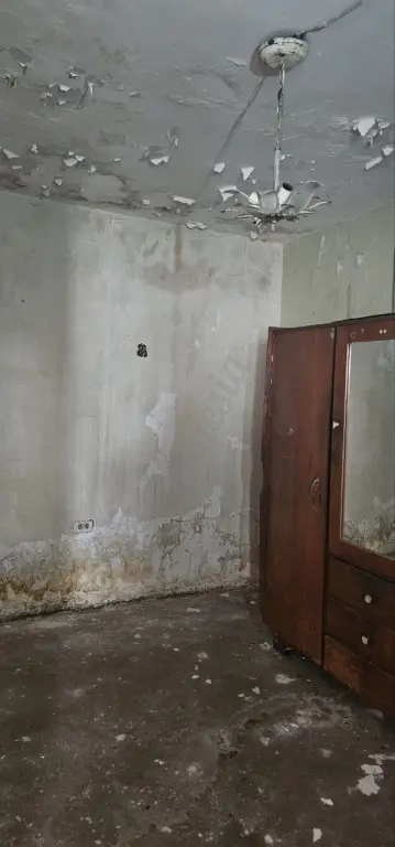 SE VENDE 2 CASAS DIVIDIDAS, PARROQUIA COQUIVACOA, PARA REMODELAR, MARACAIBO.