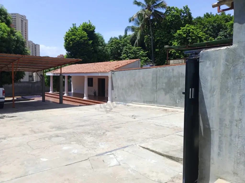 En venta o Alquiler de 2 casas, Sector La Lago, Maracaibo.