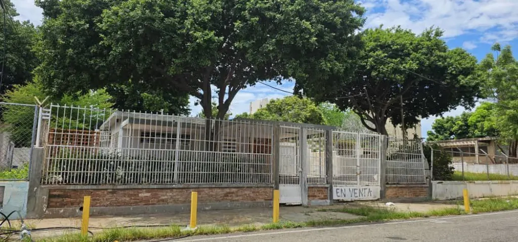Se vende o Alquila Casa totalmente por actualizar, Maracaibo.