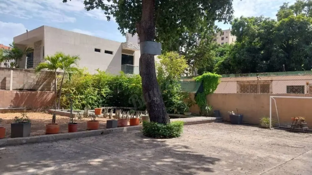 Se vende o Alquila Casa totalmente por actualizar, Maracaibo.