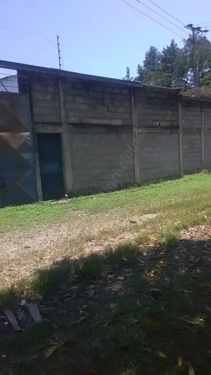 Terreno Propio de 10.000 Mts2 con Galpón Industrial,casa y Terreno,a 40 minutos de Caracas