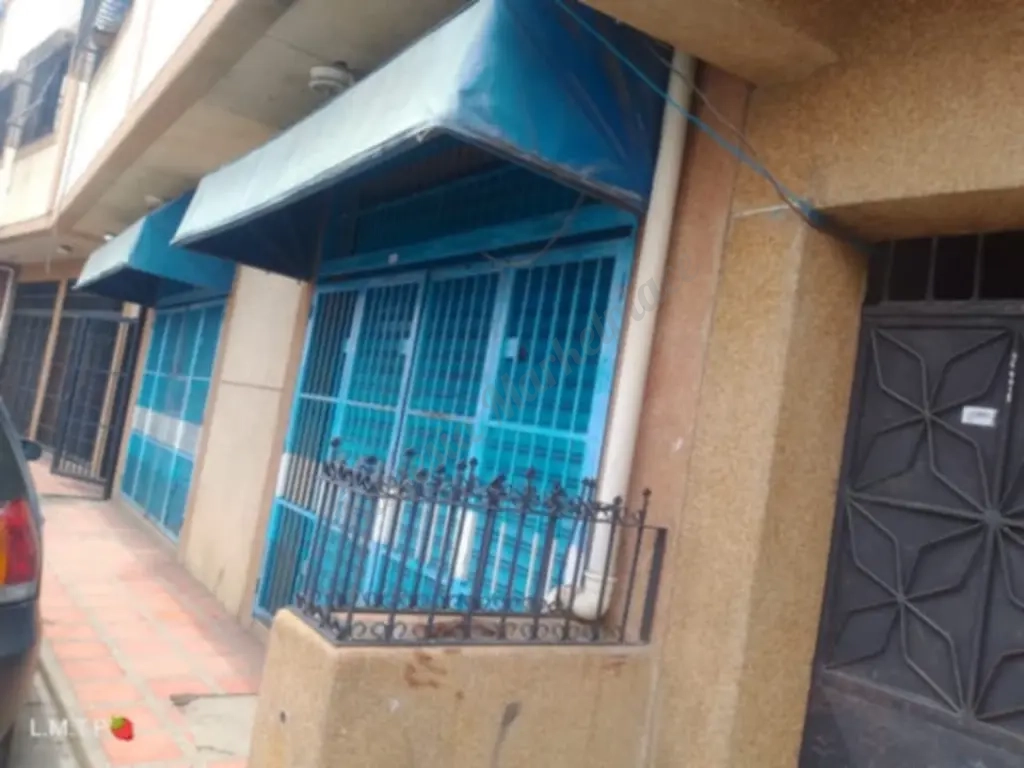 Venta de local 166mts2 con licorería en su interior higuerote