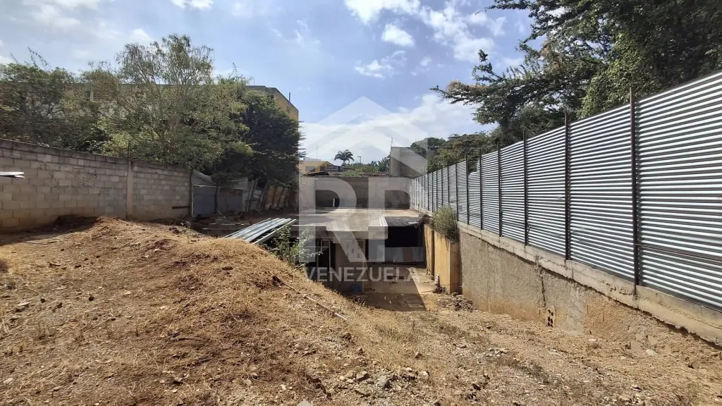 CRT-003 Terreno con Bienhechuria en Venta En El Centro de Barquisimeto