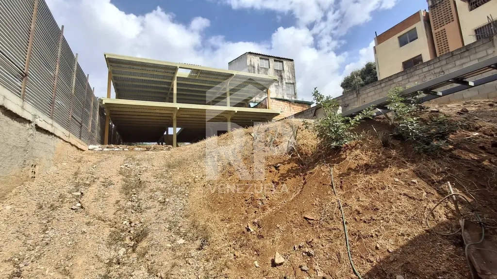 CRT-003 Terreno con Bienhechuria en Venta En El Centro de Barquisimeto