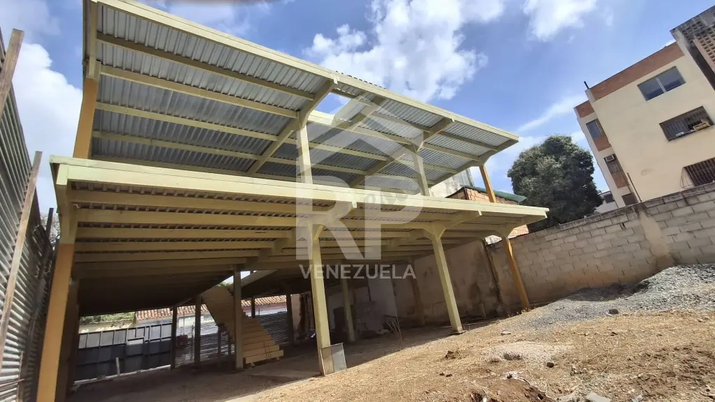 CRT-003 Terreno con Bienhechuria en Venta En El Centro de Barquisimeto