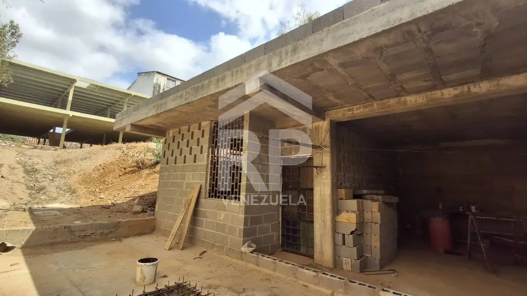 CRT-003 Terreno con Bienhechuria en Venta En El Centro de Barquisimeto