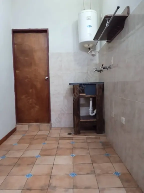 Alquilo habitación anexa independiente A dama al lado del Centro Comercial Plaza Esmeralda. San Diego