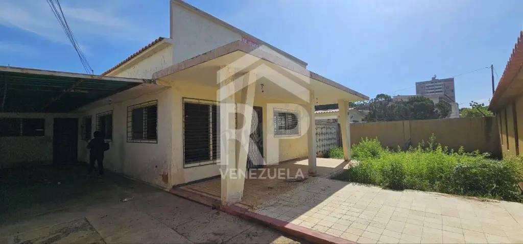 PLC-016 Casa para remodelar en Venta en Sector Tierra Negra, Maracaibo