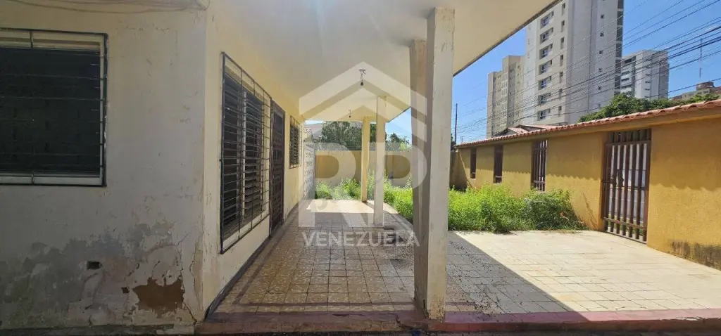 PLC-016 Casa para remodelar en Venta en Sector Tierra Negra, Maracaibo